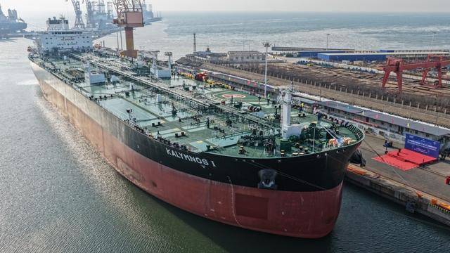 河北秦皇岛：115万吨级成品油轮批量交付 彰显高端造船硬核实力